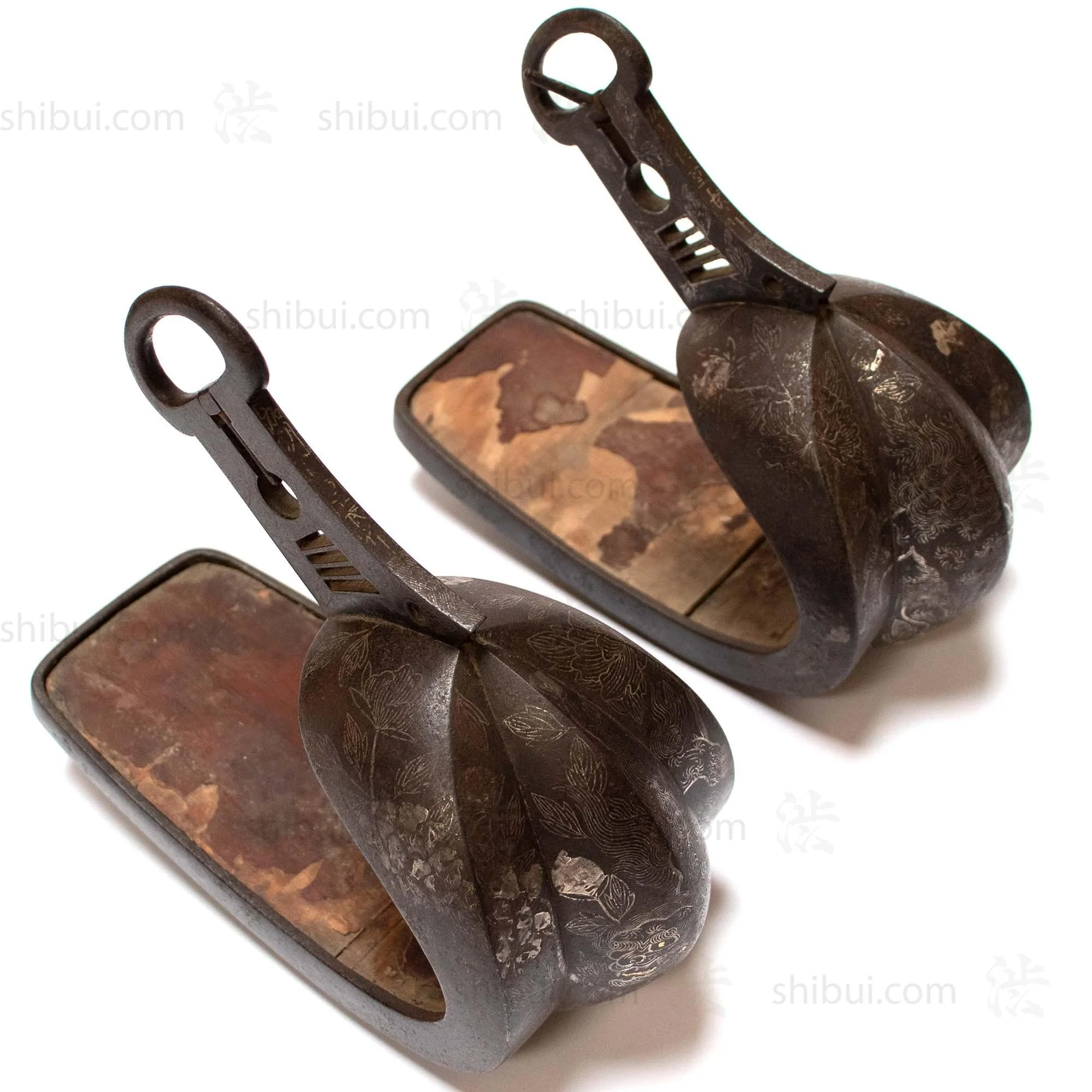 Abumi Stirrups with Inlaid Silver Shishi Motif - Image 13