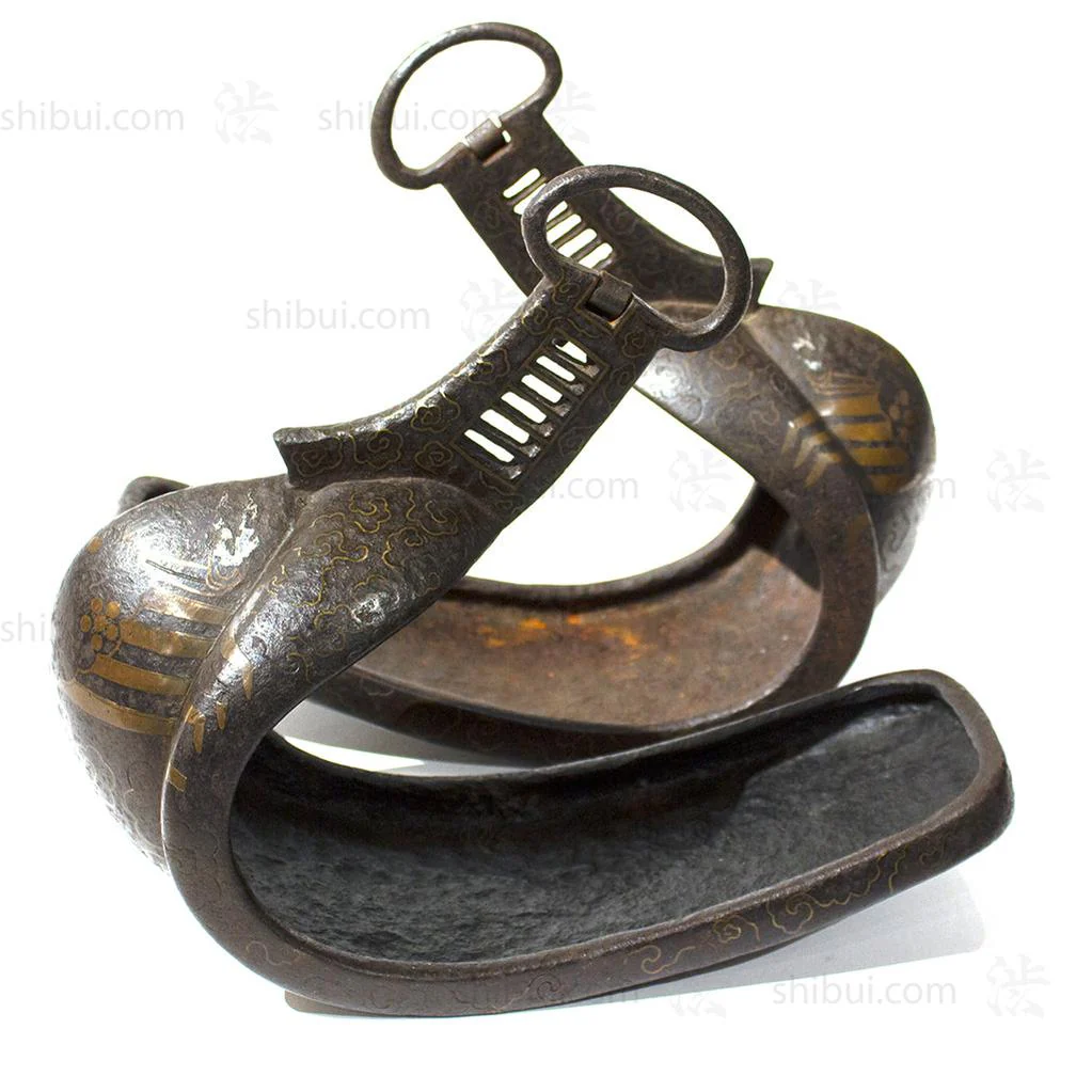 Japanese Antiques Abumi Pair of Stirrups with a Crab Motif - Image 13