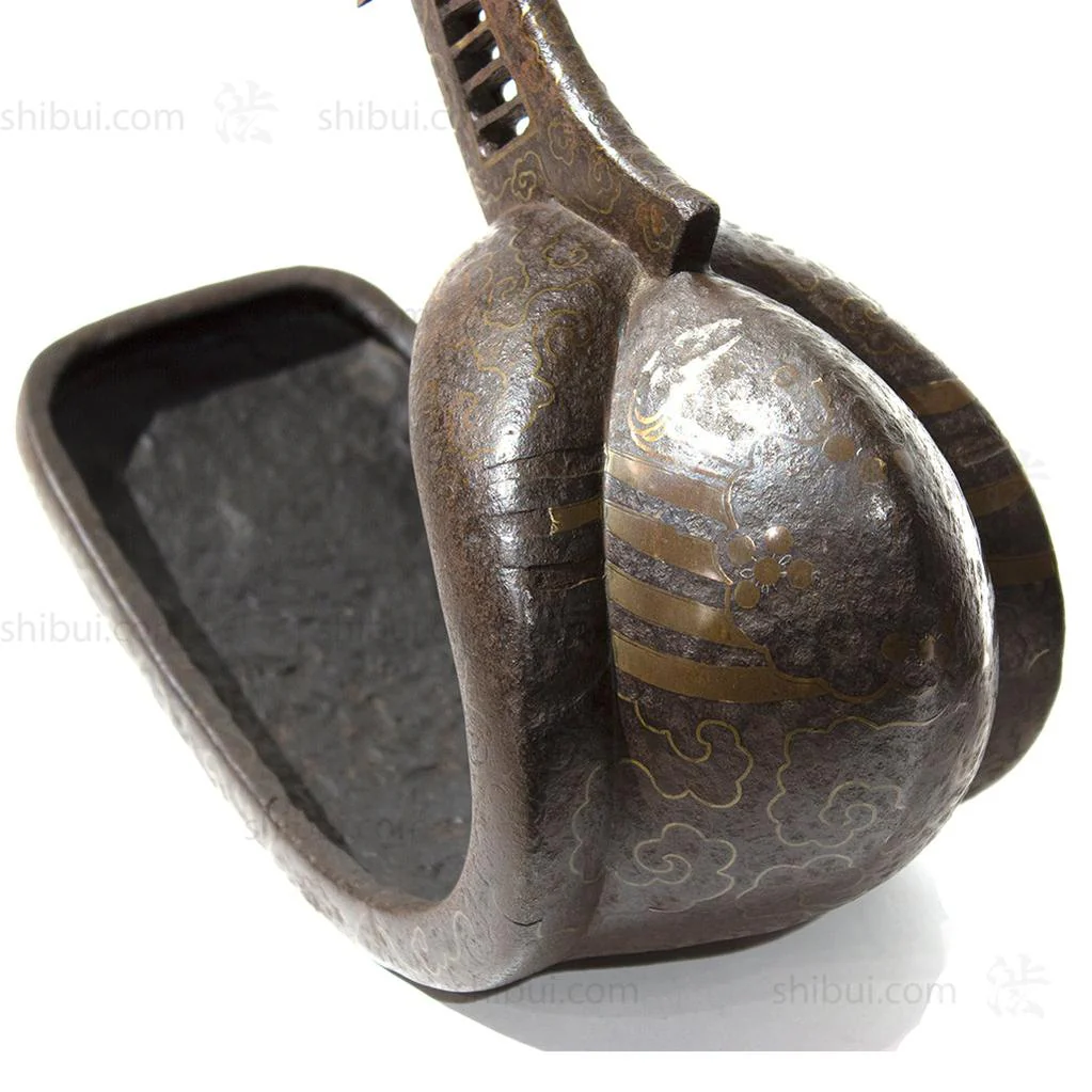 Japanese Antiques Abumi Pair of Stirrups with a Crab Motif - Image 15